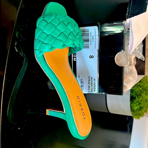 Green kitten heels - Picture 2 of 3